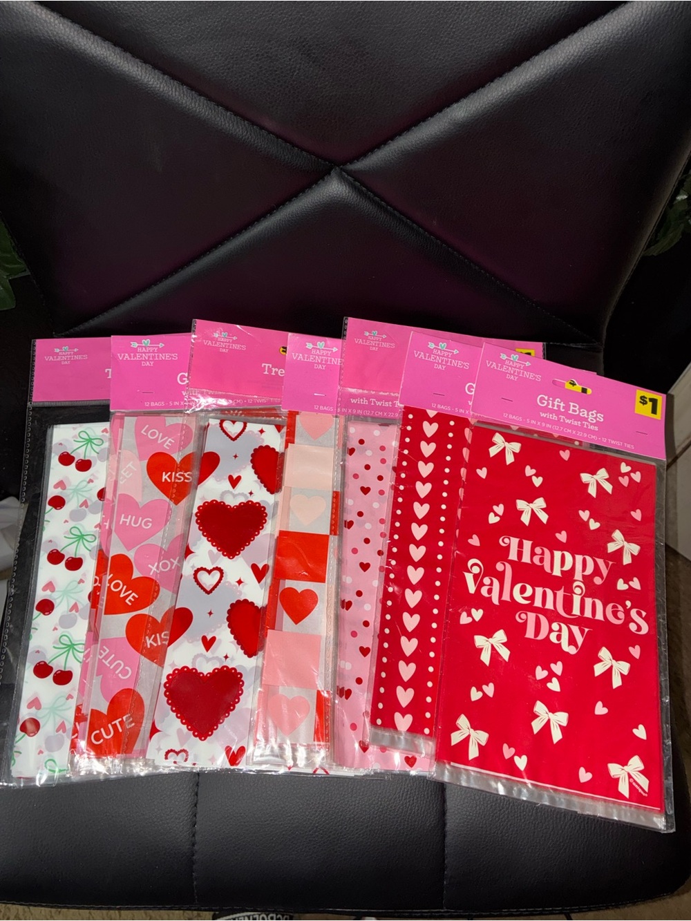Valentine day assorted bundle of 36 items - Picture 8 of 10